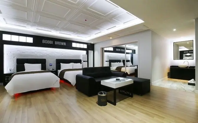 Oda (Suite (8264  Netflix available))