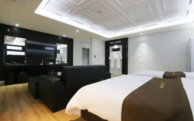 Oda (Suite (8264  Netflix available))