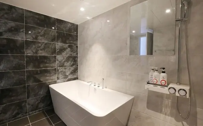 Oda (Suite (8264  Netflix available))