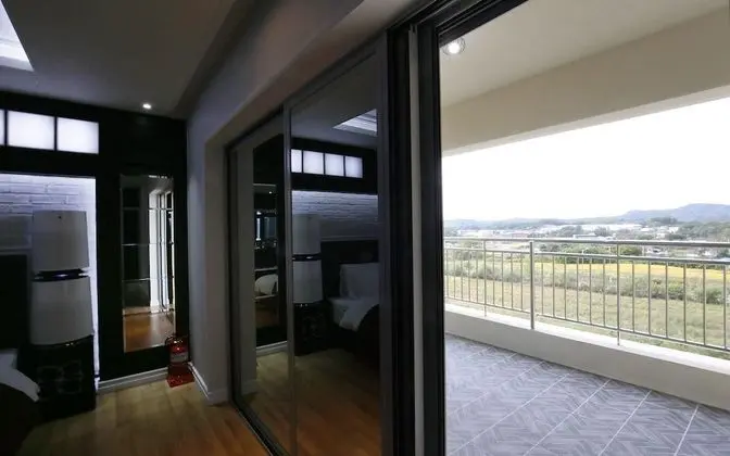 Oda (Suite (8264  Netflix available))