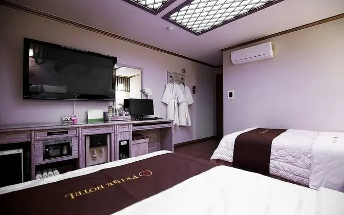 Oda (Twin (Netflix viewing available))