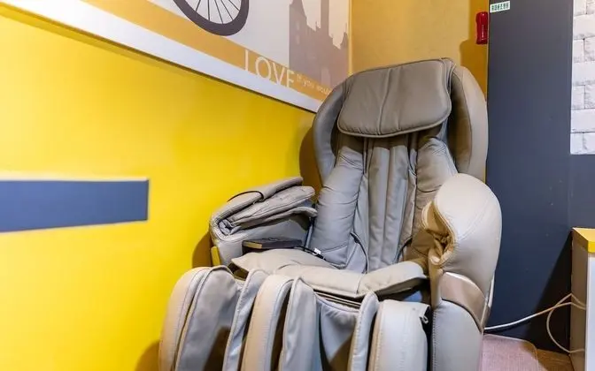 Oda (Massage chair G7 (NETFLIX available a)