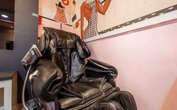 Oda (Massage chair G7 (NETFLIX available a)