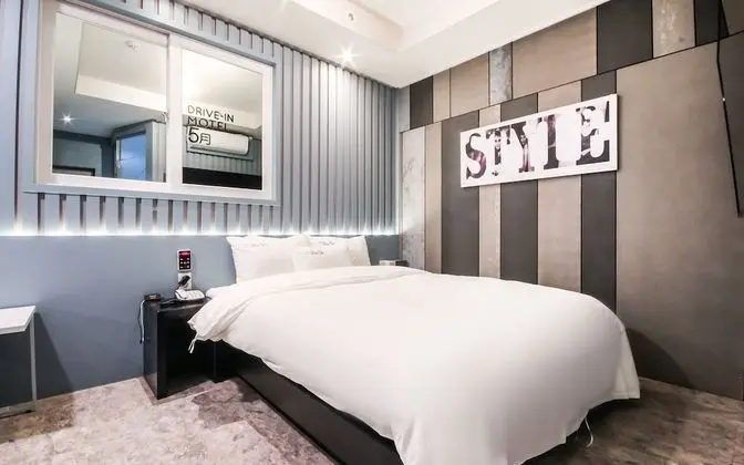 Oda (Gallery 2-Spa Whirlpool (Netflix view)
