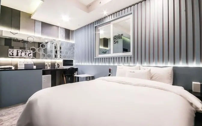 Oda (Gallery 2-Spa Whirlpool (Netflix view)