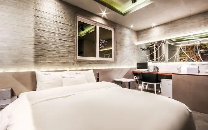 Oda (Gallery 2-Spa Whirlpool (Netflix view)