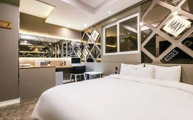 Oda (Gallery 2-Spa Whirlpool (Netflix view)