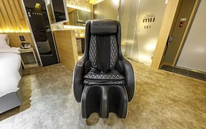 Oda (Deluxe (Netflix Disney + available eq)