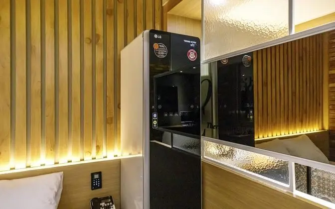 Oda (Deluxe (Netflix Disney + available eq)