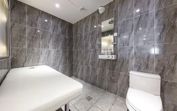 Oda (Deluxe (Netflix Disney + available eq)