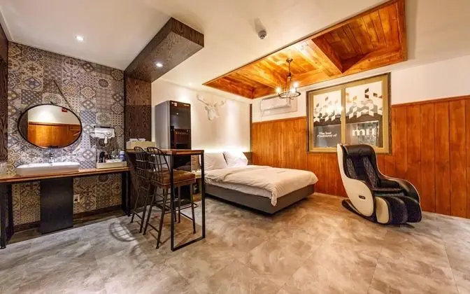 Oda (Premium (Netflix Disney + available S)