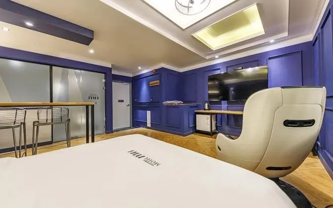 Oda (Premium (Netflix Disney + available S)