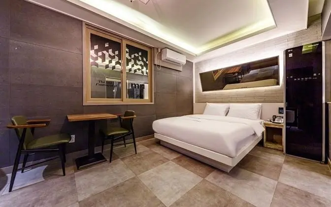 Oda (Standard (Netflix Disney + available))