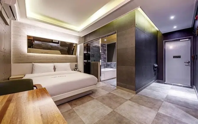 Oda (Standard (Netflix Disney + available))