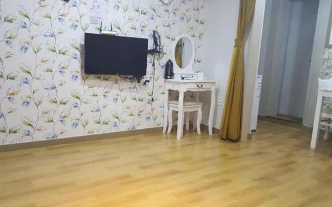 Oda (B Room Suite Room 1F (Kitchen + Priva)