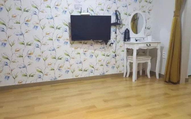 Oda (B Room Suite Room 1F (Kitchen + Priva)