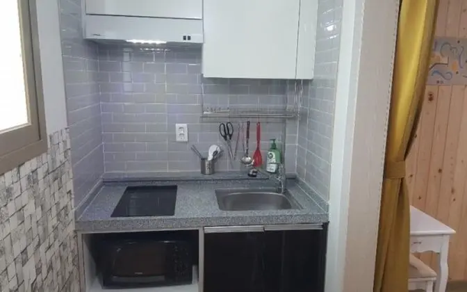 Oda (B Room Suite Room 1F (Kitchen + Priva)