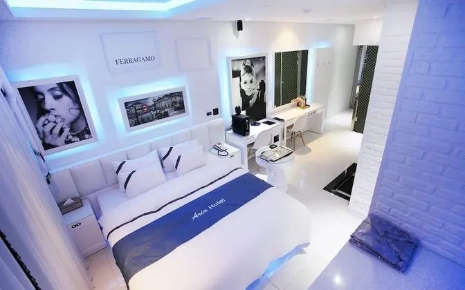 Oda (MY CAR - Secret DRIVE IN (OTT Service)