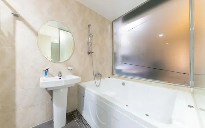 Oda (PREMIUM with AROMA Two Person Bathtub)