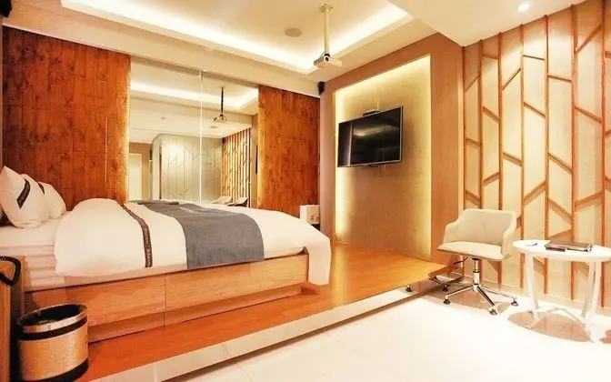 Oda (PREMIUM with AROMA Two Person Bathtub)