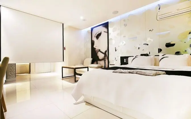 Oda (PREMIUM with AROMA Two Person Bathtub)