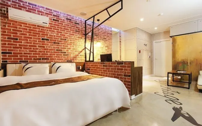 Oda (STANDARD with 1 PC (Ask Reception OTT)