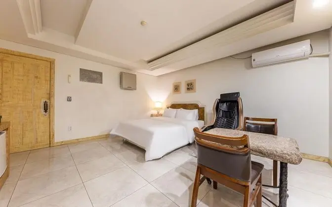 Oda (Spa &amp; massage deluxe (LG-4K 75 TV)