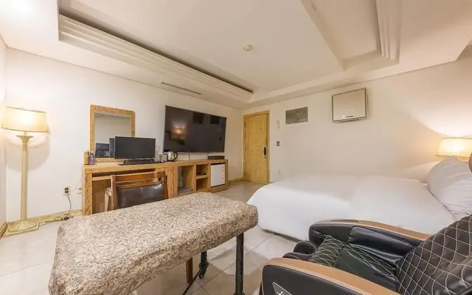 Oda (Spa &amp; massage deluxe (LG-4K 75 TV)