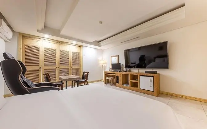 Oda (Spa &amp; massage deluxe (LG-4K 75 TV)