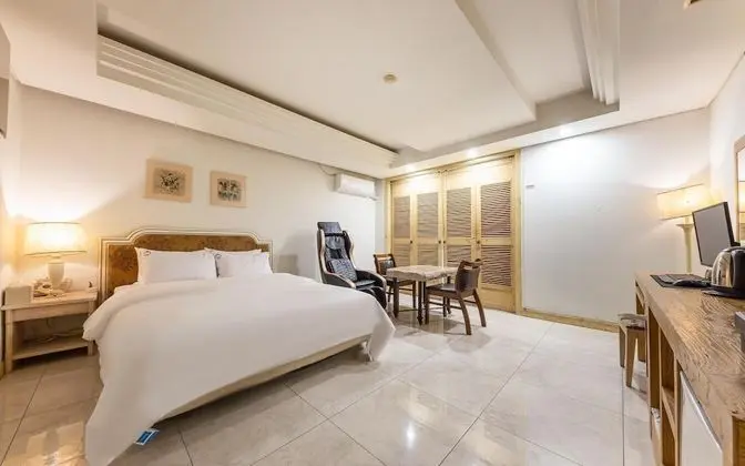 Oda (Spa &amp; massage deluxe (LG-4K 75 TV)