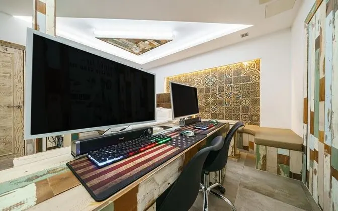 Oda (Premium (free breakfast excluding Net)