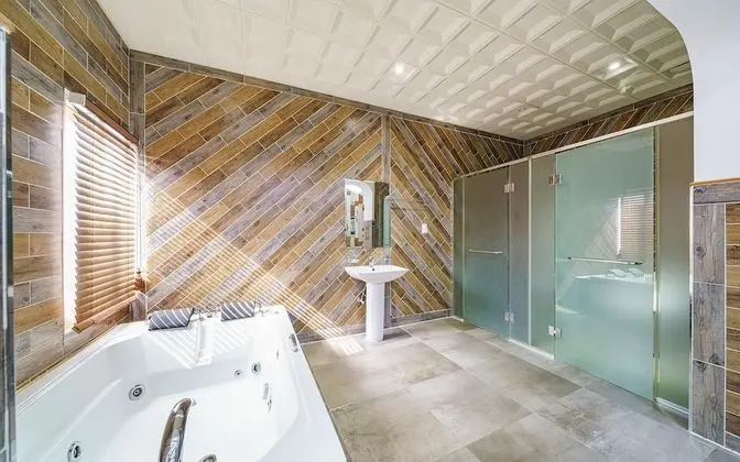 Oda (Premium (free breakfast excluding Net)