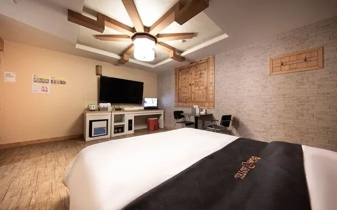 Oda (Fantasy (65 inch Netflix/PUBG PC 2 av)