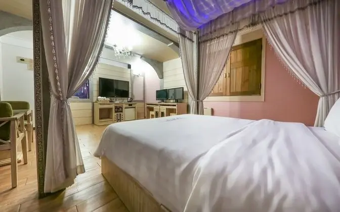 Oda (VIP - Disinfection complete (75-inch )