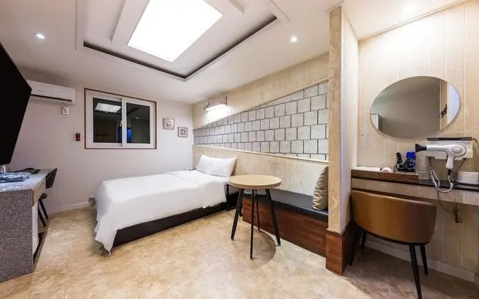 Oda (Special room (styler + Netflix + roll)