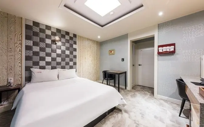 Oda (Standard (Netflix Full Option for pla)