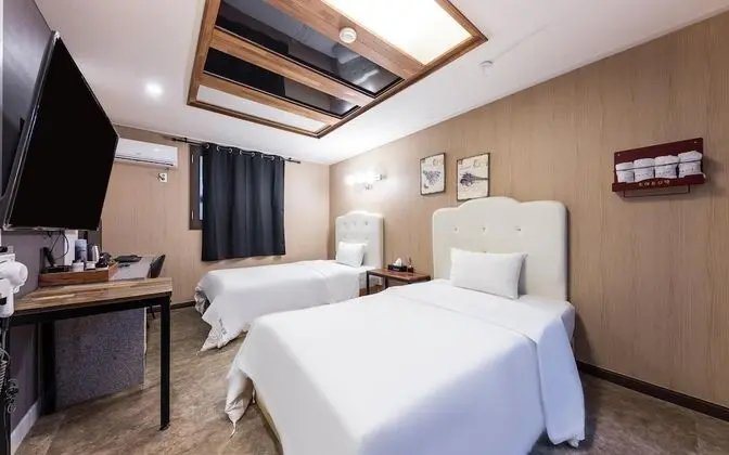 Oda (Twin Room (Netflix viewing twin bed P)