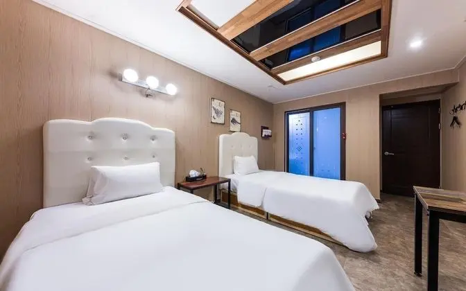 Oda (Twin Room (Netflix viewing twin bed P)