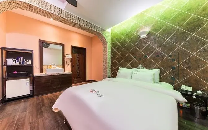 Oda (Special (Netflix & YouTube Available )