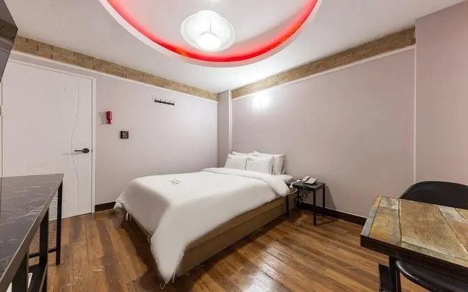 Oda (Standard (Netflix & YouTube Available)