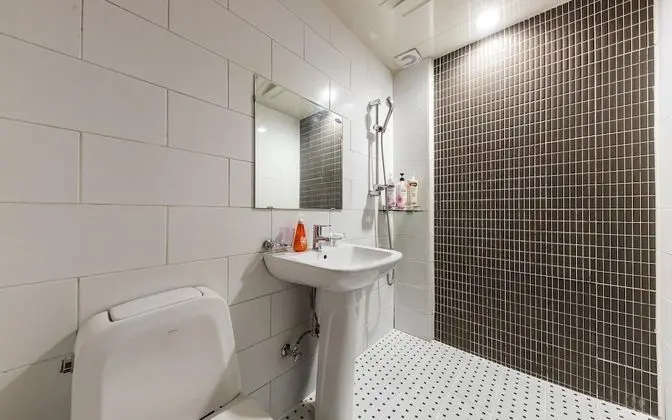 Oda (Standard (Netflix & YouTube Available)