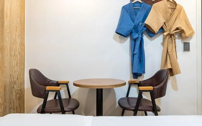 Oda (Room only (two cups of coffee + two c)