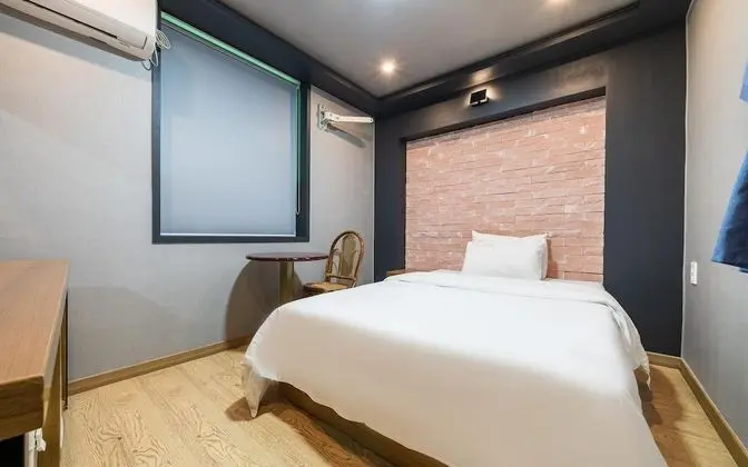 Oda (Room only (two cups of coffee + two c)