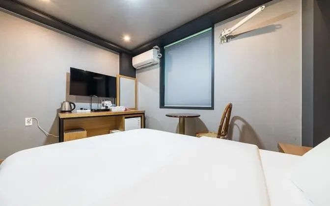 Oda (Room only (two cups of coffee + two c)