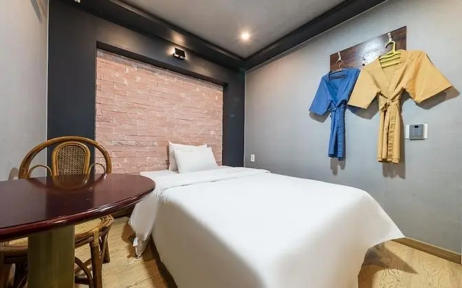 Oda (Room only (two cups of coffee + two c)