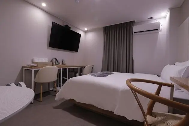 Standard Tek Büyük Yataklı Oda