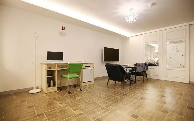 Oda (VIP Drive-in (2F))