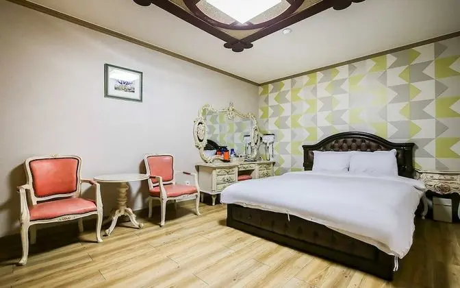 Oda (Standard A (Netflix/YouTube Available)