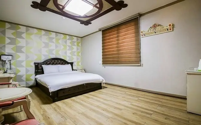 Oda (Standard A (Netflix/YouTube Available)