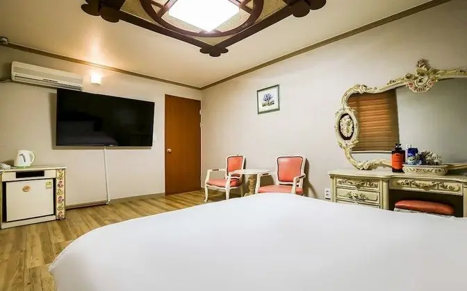 Oda (Standard A (Netflix/YouTube Available)